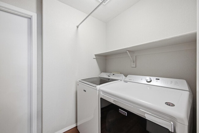 Building Photo - 10232 N 12th Ct