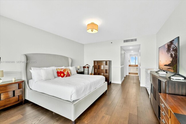 Building Photo - 2127 Brickell Ave