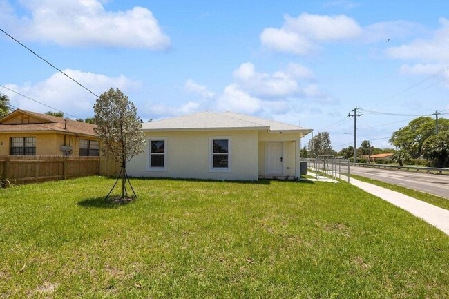 Building Photo - 1132 11th St