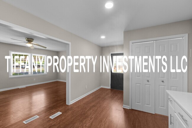 Building Photo - 654 Dundeen Dr