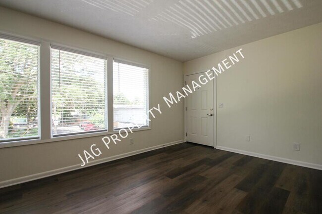 Building Photo - 1426 Berrier St