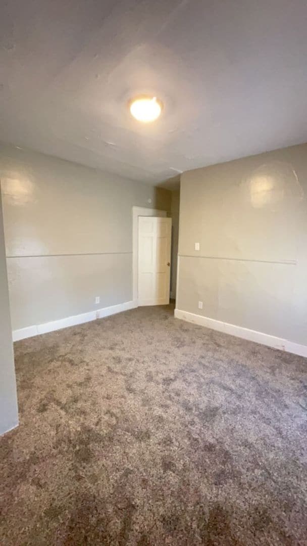 Building Photo - 626-628 W Main St