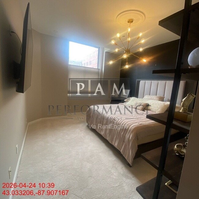 Building Photo - 234 N Broadway