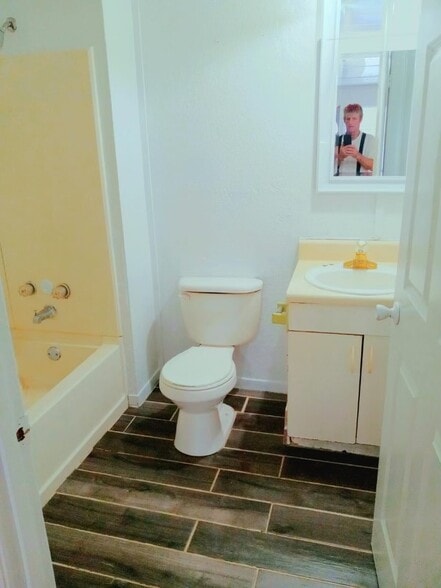 Building Photo - 212 Morning Dr