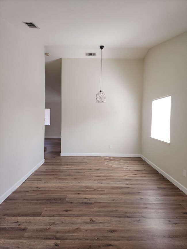 Building Photo - Salida 3 bedroom 2 bathroom