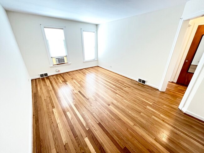 Building Photo - 1310 Wilmette Ave