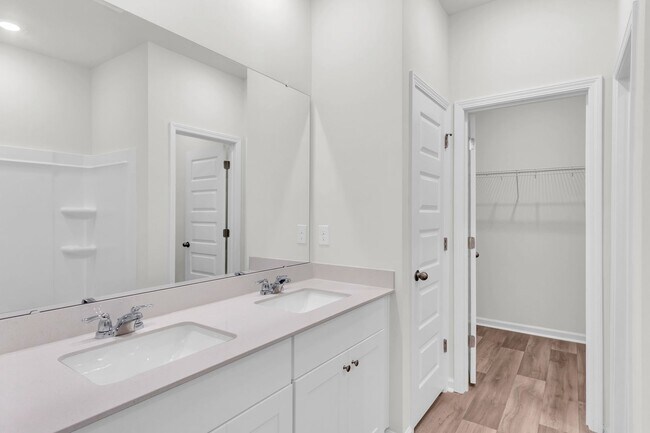 Building Photo - ***FREE DECEMBER RENT*** AND APPLICATION FEES WAIVED UPON APPROVAL!!!