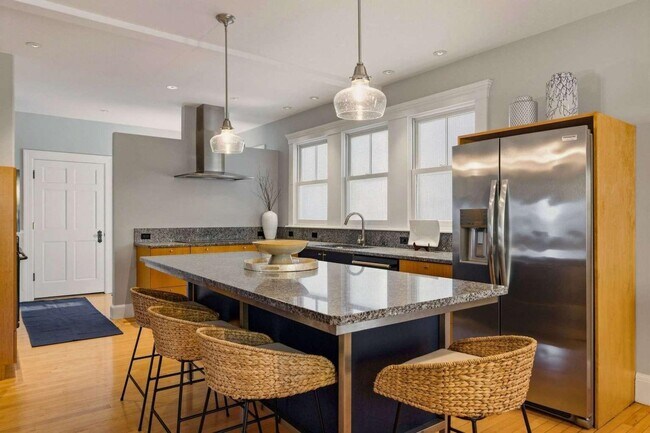 Building Photo - 115 Court St