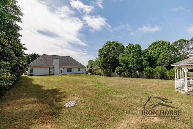 Building Photo - 379 Beech Hollow Trail SW