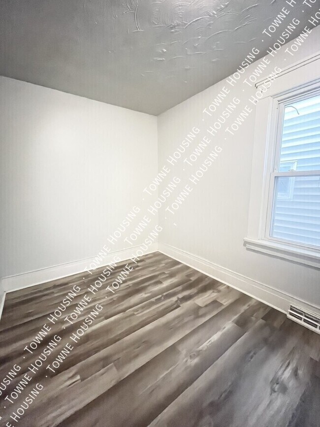 Building Photo - 2099 Niagara St