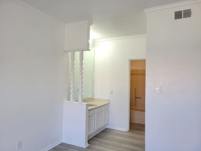 Building Photo - LUXURY LARGE UNIT IN EAST CLOVIS ALL NEW I...
