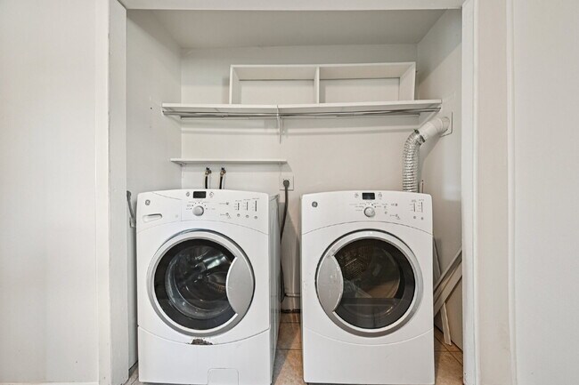 Building Photo - Welcome to this spacious 3+ bed, 2-bath bi-level home in Arvada - Available Now!