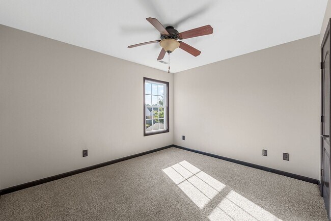 Building Photo - 4 Bedroom Pet Friendly Home For Rent!