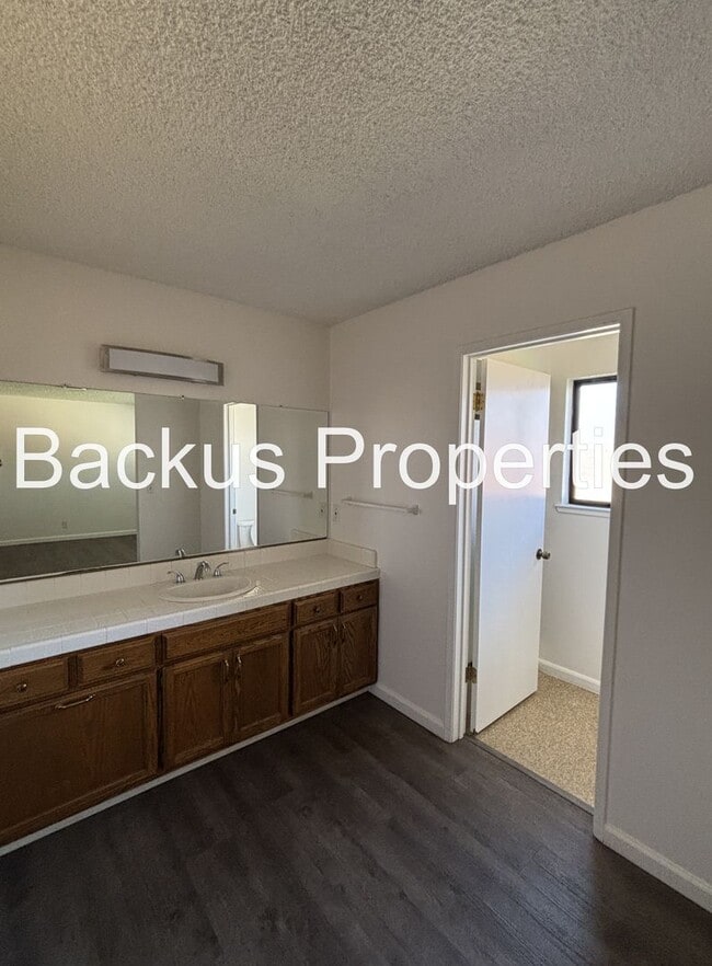 Building Photo - Wonderful Three bedroom Home in Greenfield