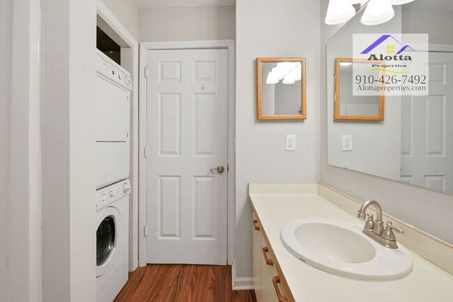 Building Photo - 6804 Willowbrook Dr