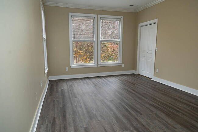 Building Photo - Spacious 2 Bedroom Walkable to Downtown