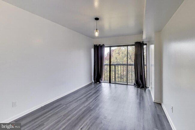 Building Photo - 1001 26th St NW