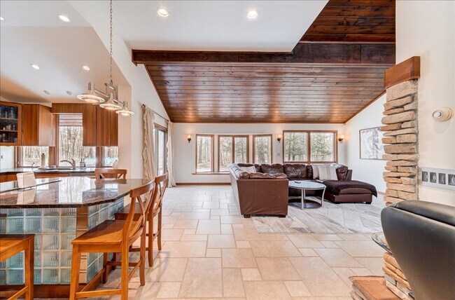 Building Photo - 441 Burlingham Rd