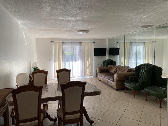 Building Photo - 700 Layne Blvd