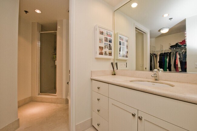 Building Photo - 680