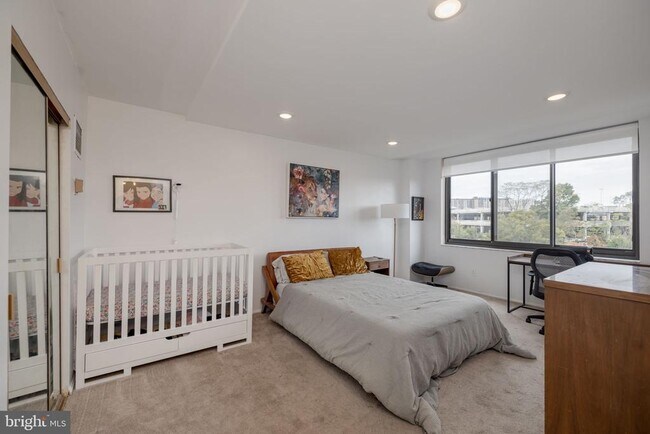 Building Photo - 5500 Holmes Run Pkwy