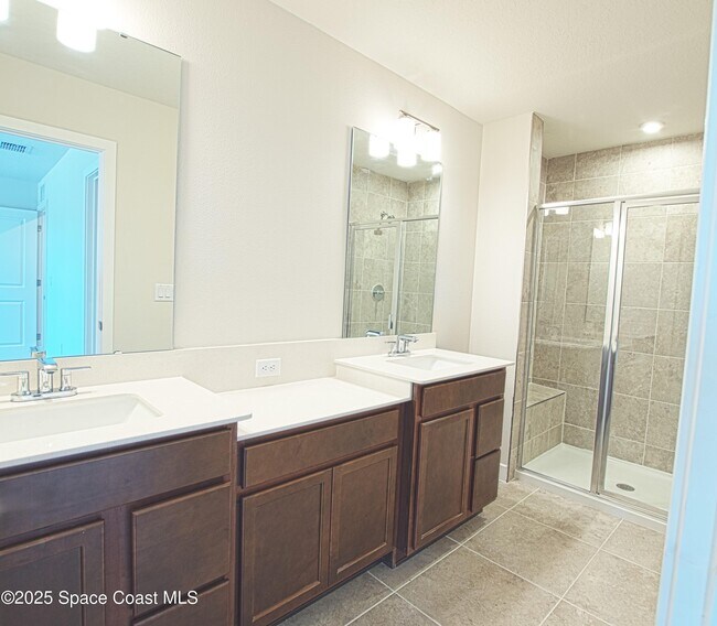 Building Photo - 1865 Kendall Pointe Pl