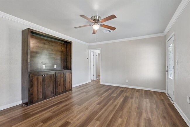 Building Photo - 510 N Marshall Dr