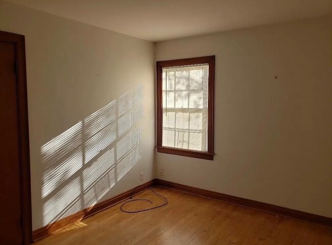 Building Photo - 363 N 21st St