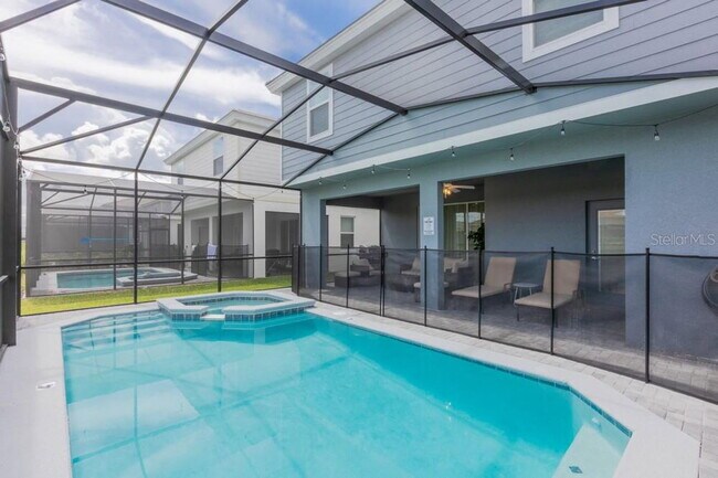 Building Photo - 7215 Oakmoss Loop