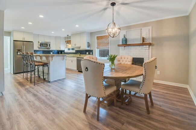 Building Photo - Fully Furnished Mid or Long Term Home on Whitemarsh Island!