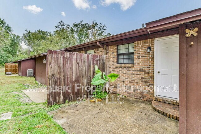 Building Photo - 4173 Ravenwood Dr