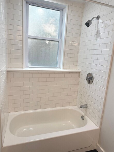 Building Photo - 79 Linden St