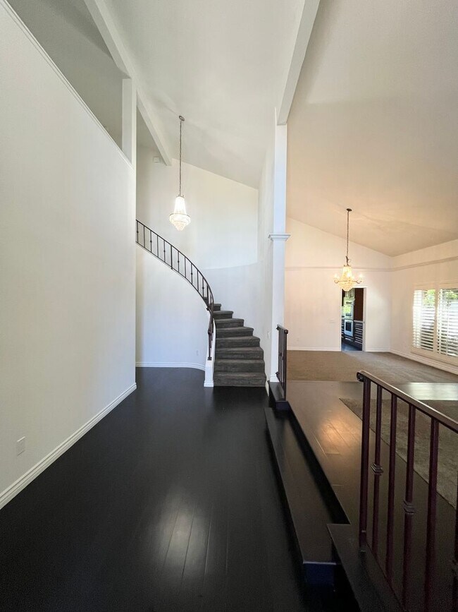 Building Photo - 4925 Regla Ct