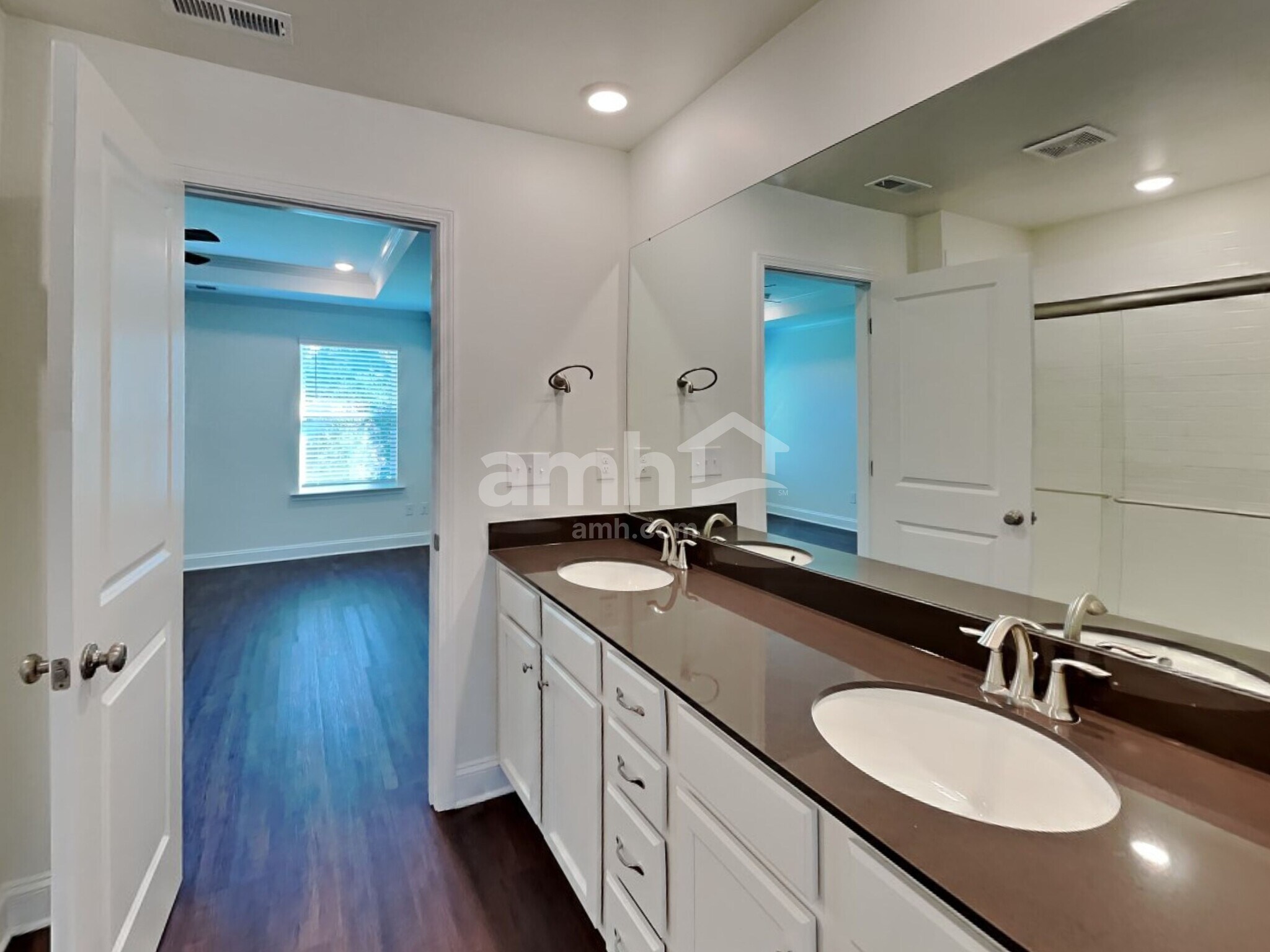 Building Photo - 564 Rivermist Dr