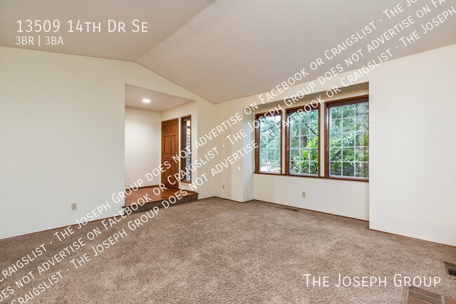 Building Photo - 13509 14th Dr SE