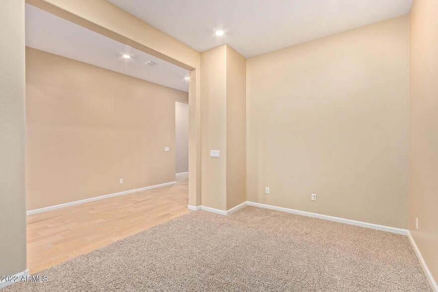 Building Photo - 1111 E Regent Dr