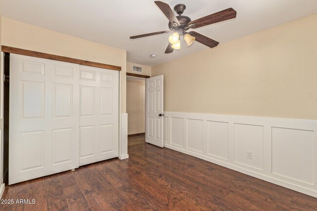 Building Photo - 319 E Riviera Dr