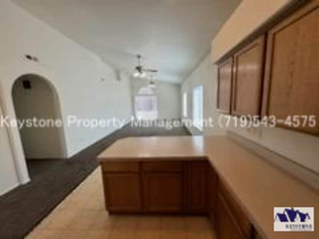 Building Photo - South side Domega Home 3 Bedroom/2 Bath/2 Car Garage $1850/$1850