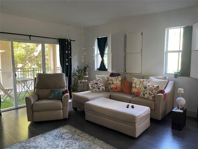 Building Photo - 2541 Centergate Dr