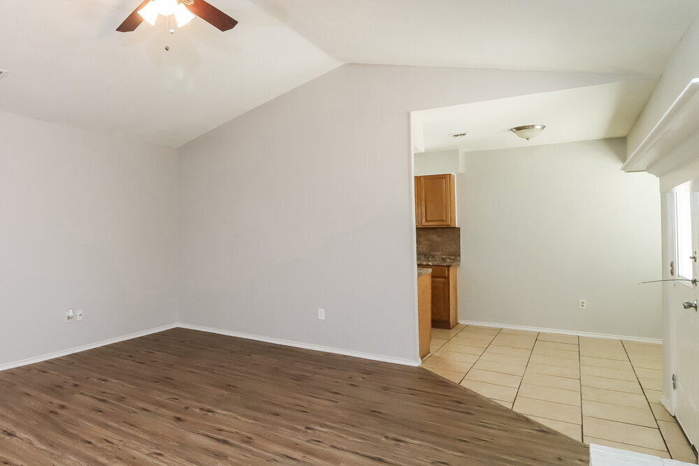 Building Photo - 428 Guadalupe Dr