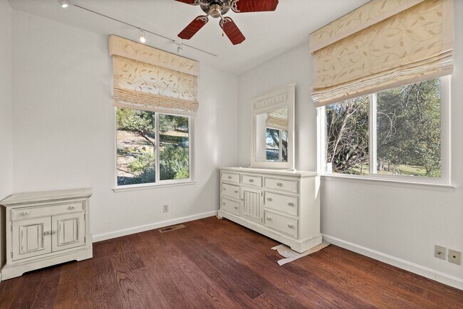 Building Photo - Amazing Apple Valley Home