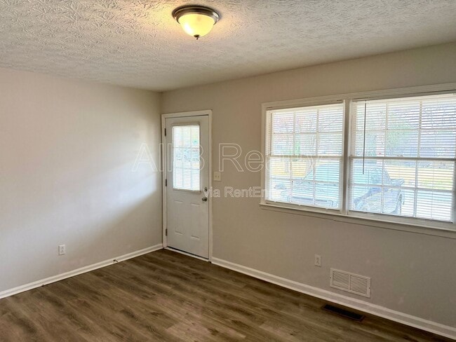 Building Photo - 88 Church St