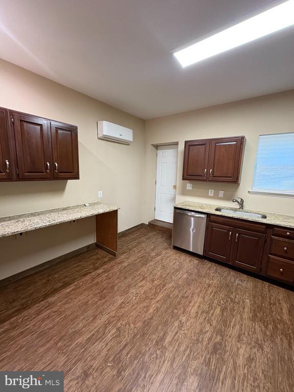 Building Photo - 1707 N Patterson Park Ave