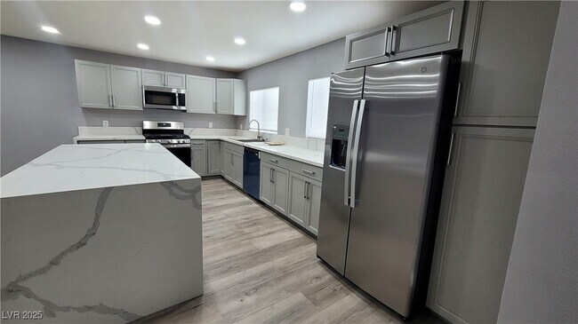 Building Photo - 2600 Sidonia Ave