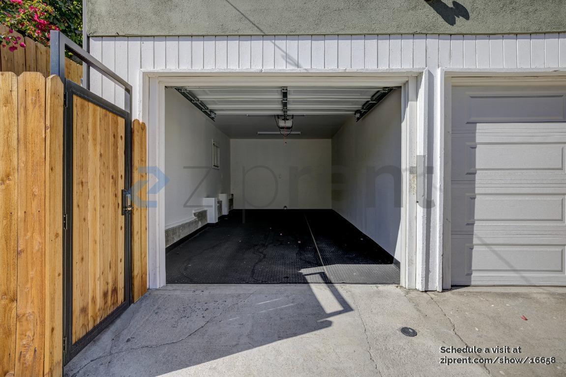 Building Photo - Unit