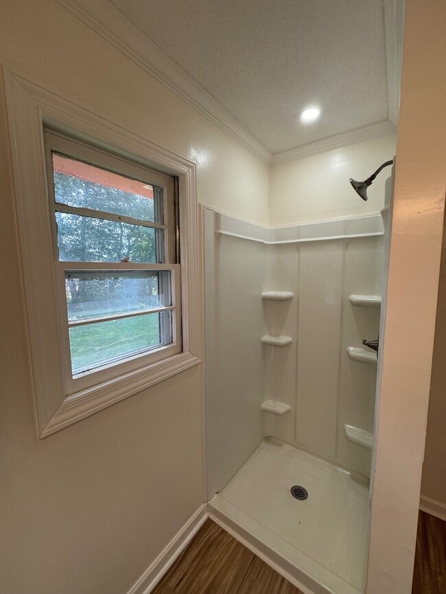 Building Photo - 1104 Elmgrove Ave