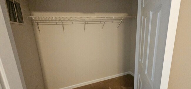 Building Photo - ****** HALF OFF FIRST FULL MONTH OF RENT!! ******