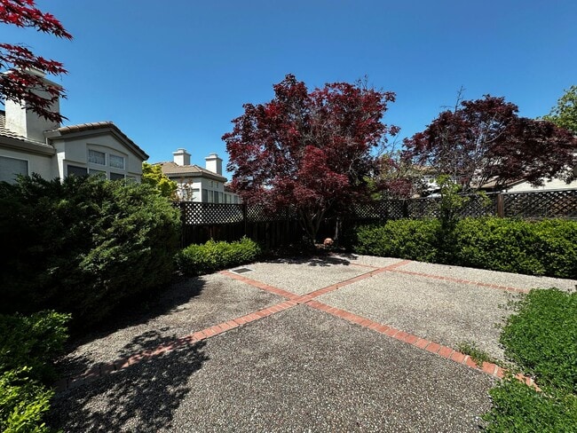 Building Photo - 2 story home, gated community, near Shops ...