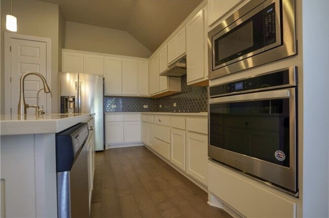 Building Photo - 717 Pinnacle View Dr