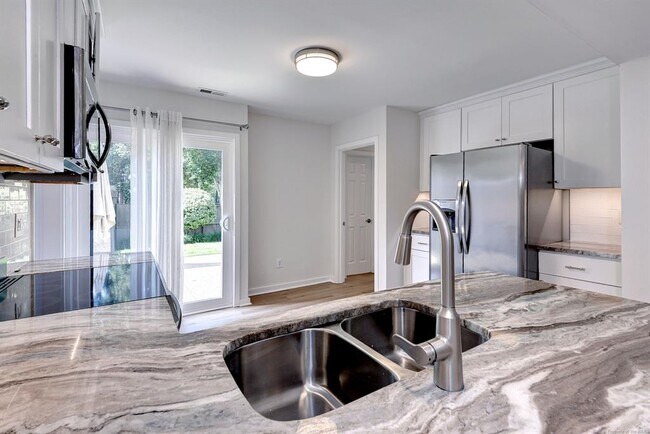 Building Photo - 106 Harrops Glen